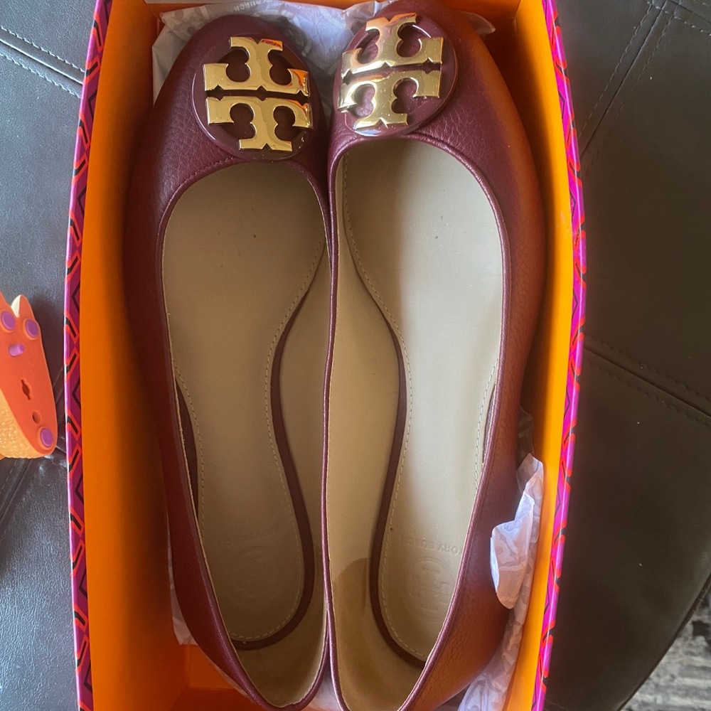 BRAND NEW TORY BURCH FLATS